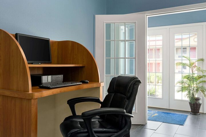 Business Center 45 of 47