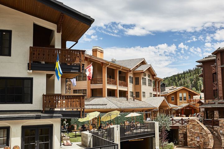Goldener Hirsch Auberge Collection