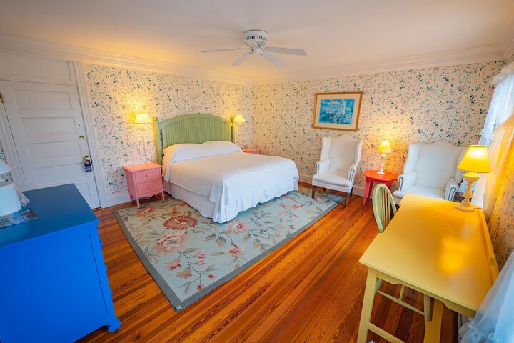 The Colony Hotel