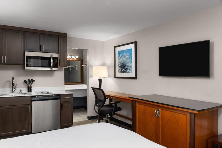 Basecamp Puyallup a Travelodge by Wyndham
