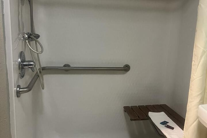 Royal Inn Suites