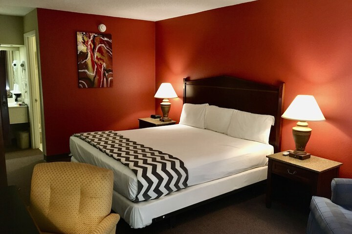 RIVER ROCK INN