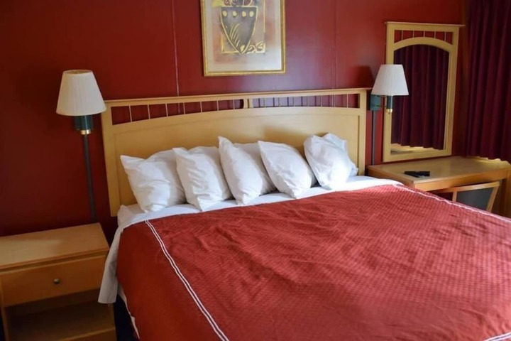 Relax Inn Elmira