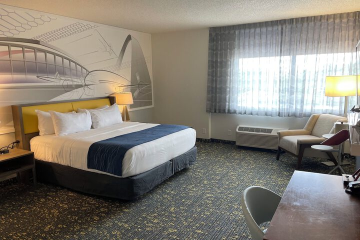 Room 4 of 8