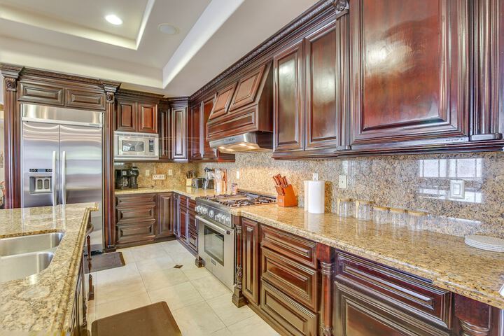 Spacious Fullerton Villa w / Private Pool & Hot Tub