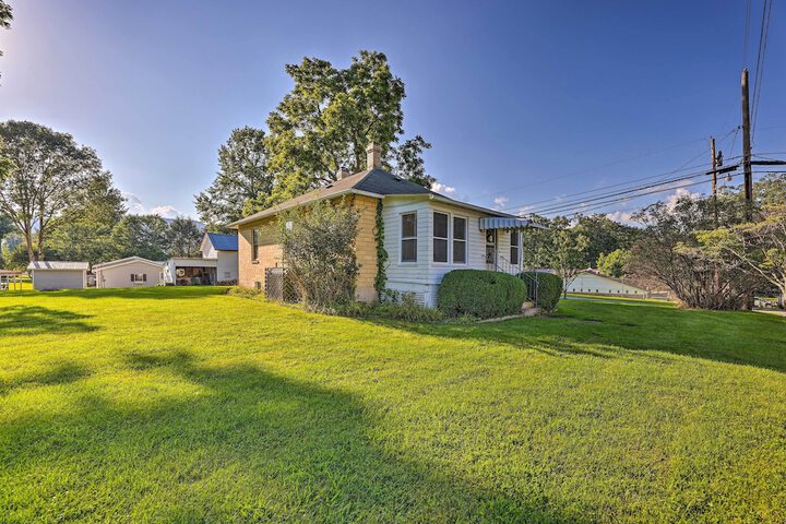 Family-friendly Marlinton Home: Walk Downtown!