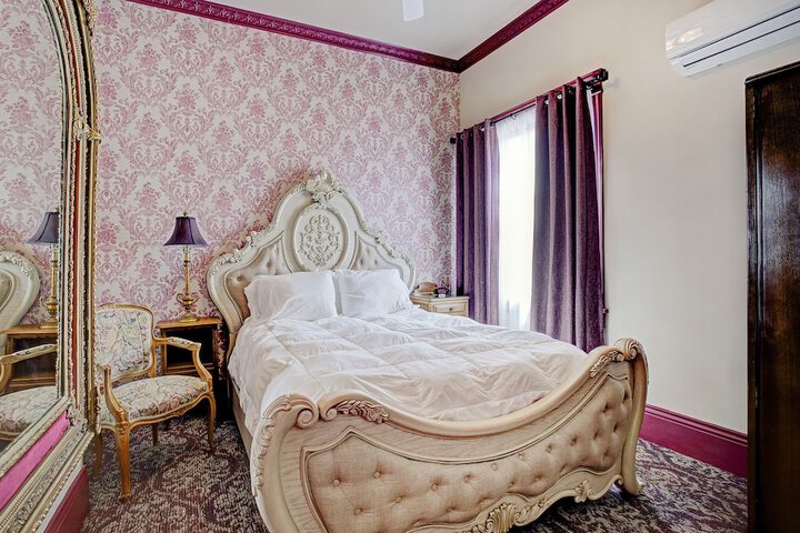 Room 48 of 82