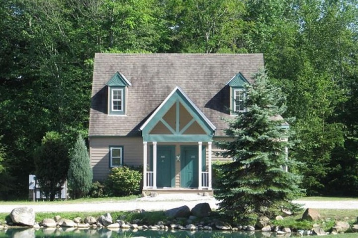 Spruce Hill Inn and Cottages