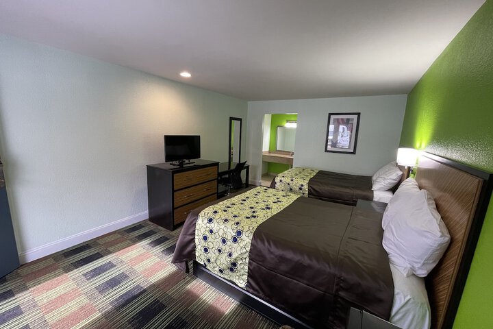 Room 5 of 10