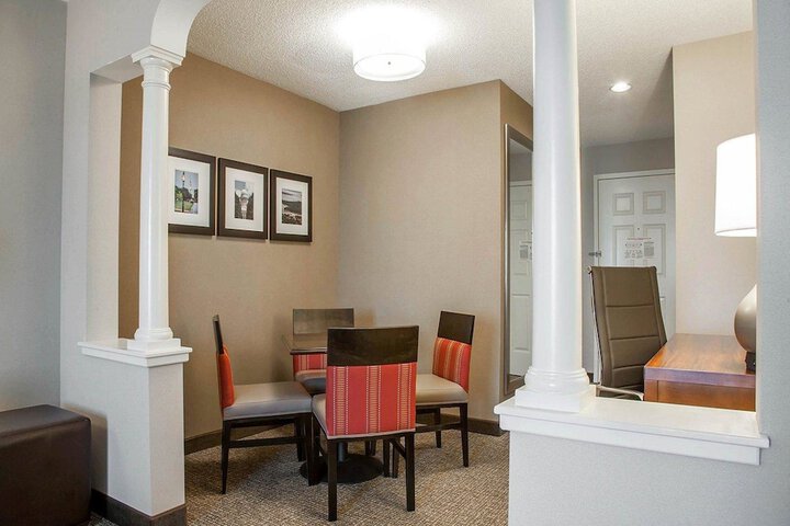 Comfort Suites West Warwick - Providence