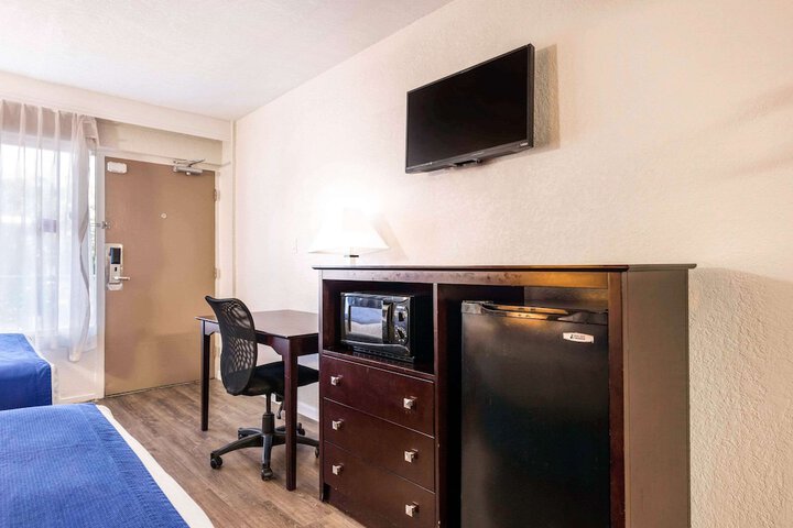 Room 115 of 167
