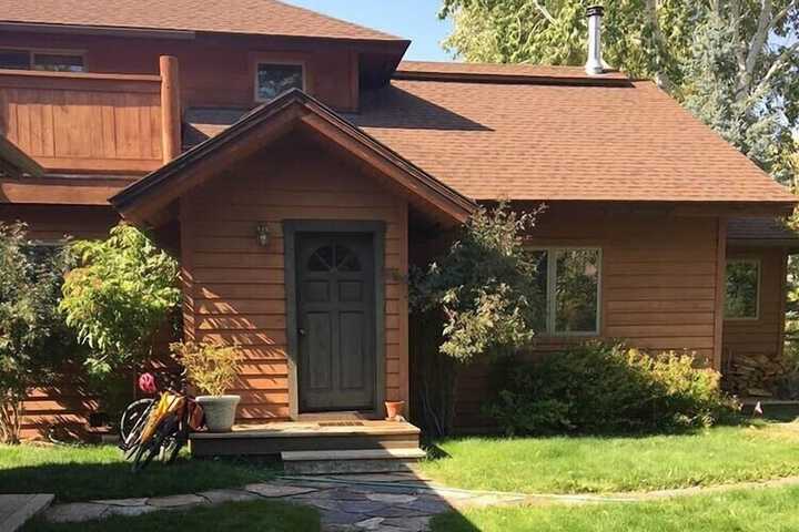Creekside on Quigley - 3BD Private Home on Trails + Hot Tub