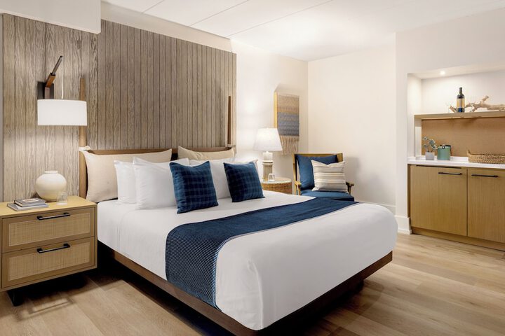 Newport Harbor Island Resort