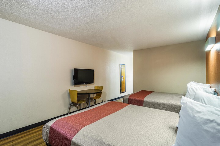 Room 27 of 34
