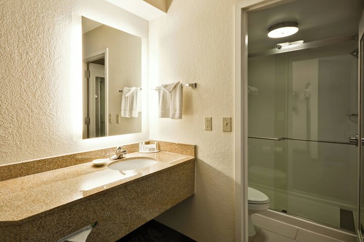 Room 17 of 26