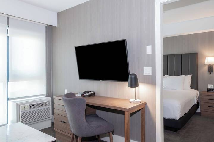 Room 28 of 67