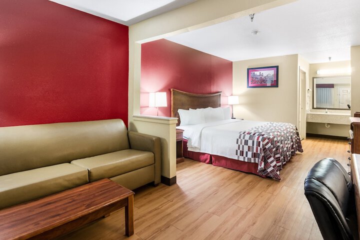 Room 13 of 34
