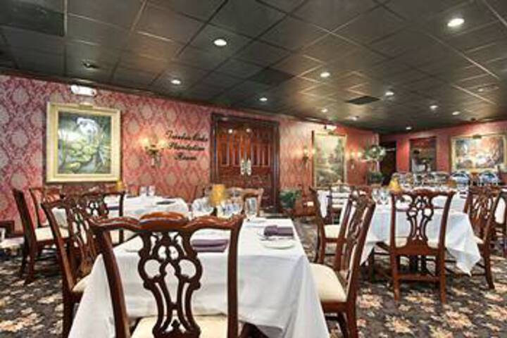 Red Rose Inn & Suites