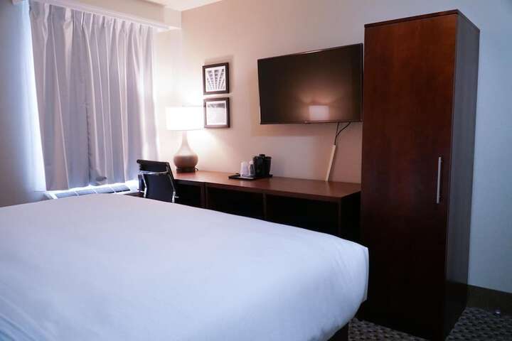 Room 34 of 43
