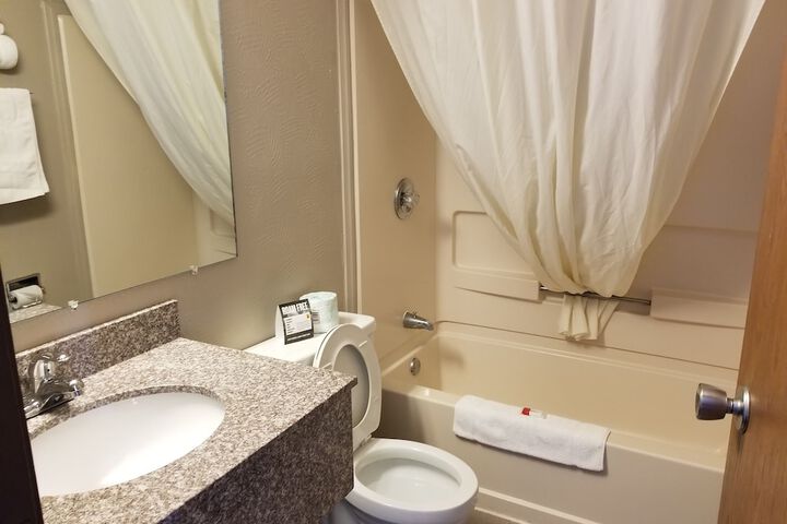 Room 33 of 35