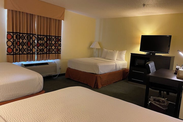 Super 8 by Wyndham Colby