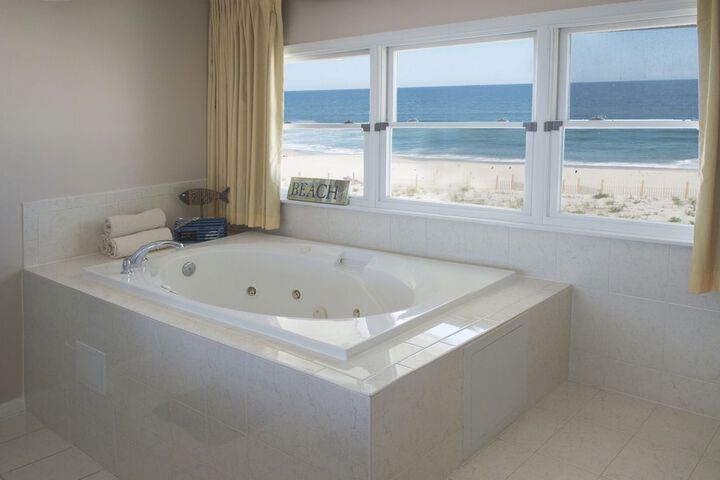 Drifting Sands Oceanfront Hotel