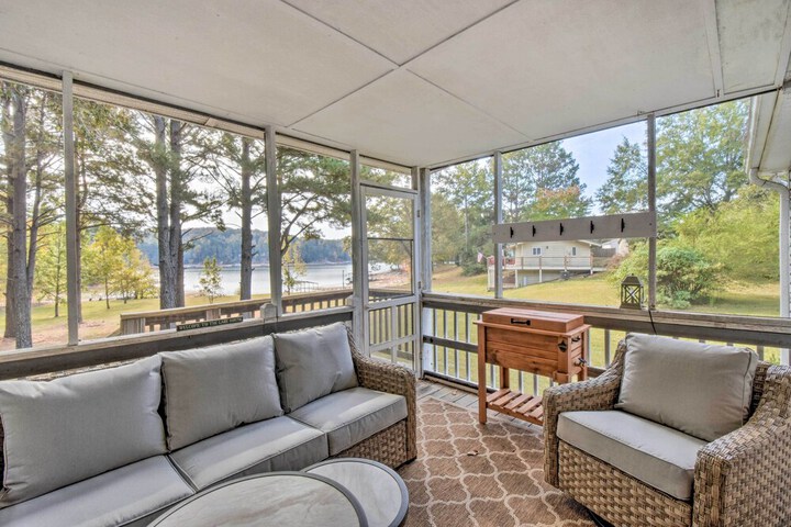 Lakefront Westminster Retreat w / Boat Dock!