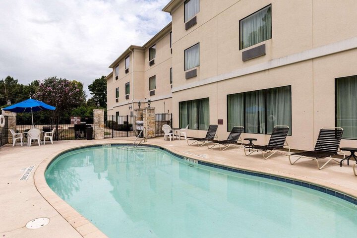 Quality Suites Huntsville Near University
