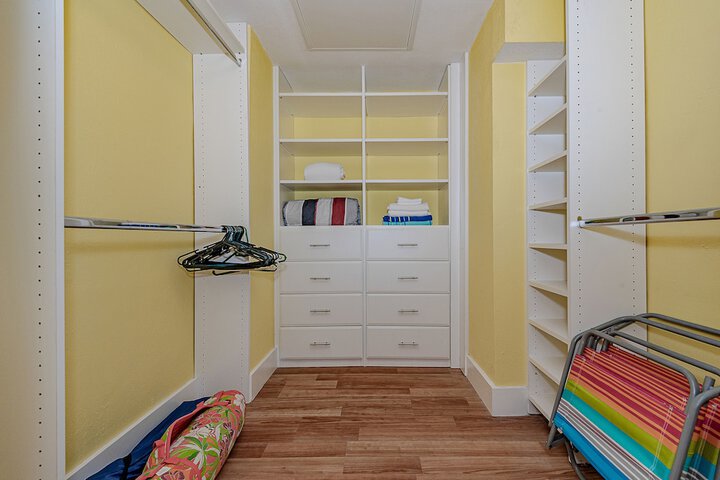 Room 83 of 278