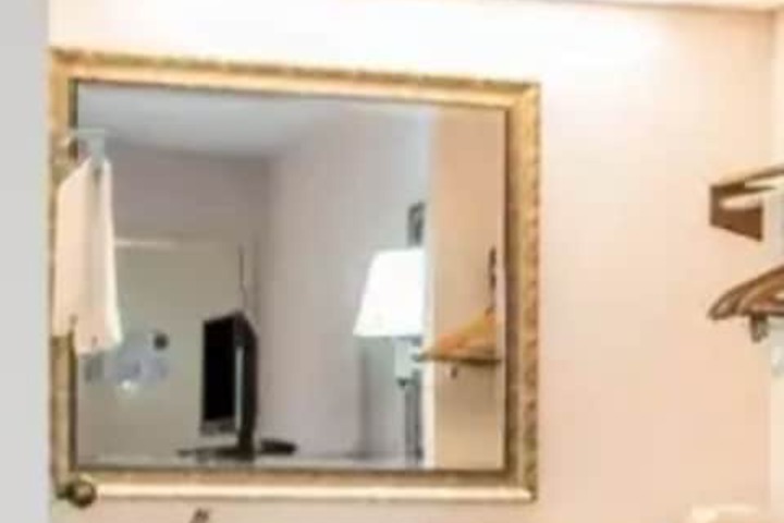 Room 15 of 37