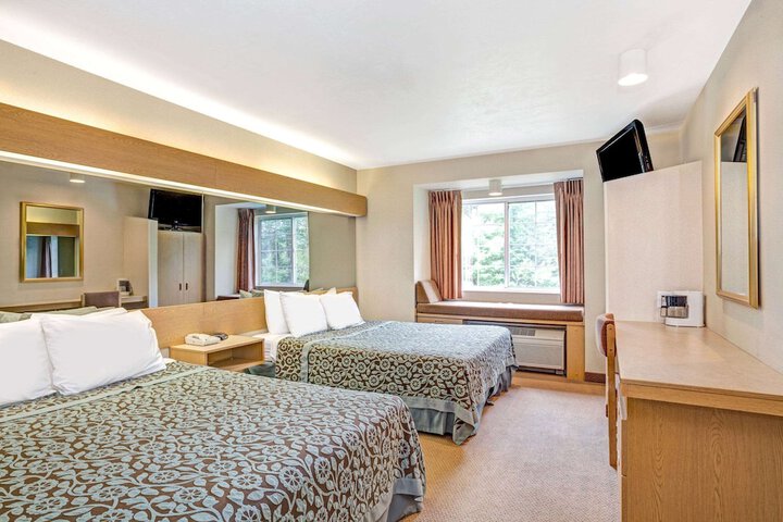 Room 10 of 14