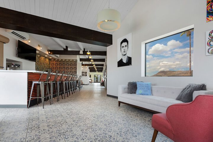 Hotel McCoy Tucson - Art Coffee, Beer, Wine