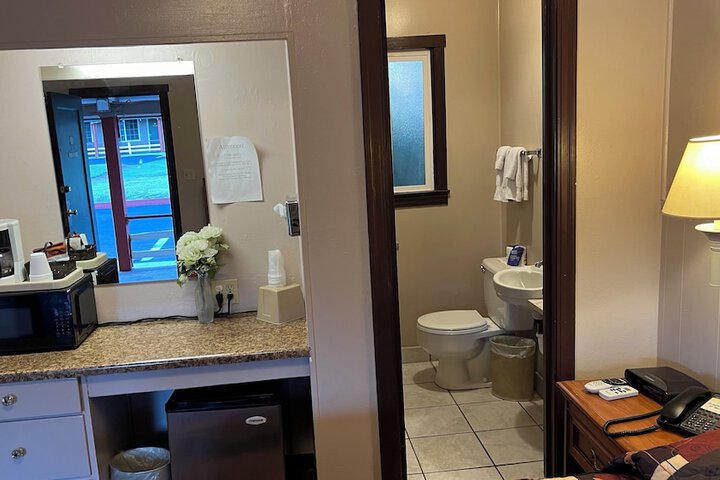 Room 104 of 119