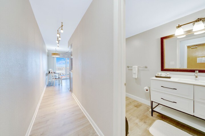 Room 51 of 76