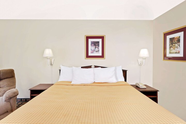 Room 6 of 15