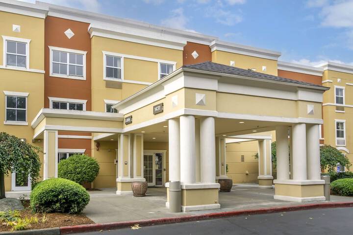 Hotel 4 of 27