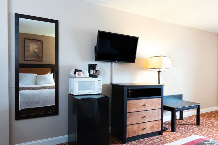 Room 16 of 28