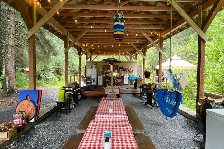 Nauti Otter Inn and Yurt Village