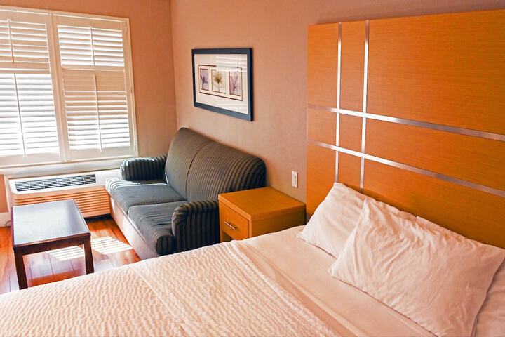 Room 9 of 28