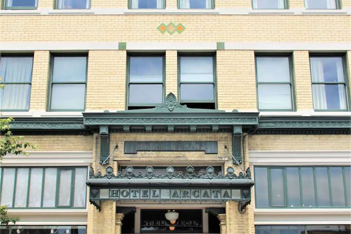 Hotel 6 of 51