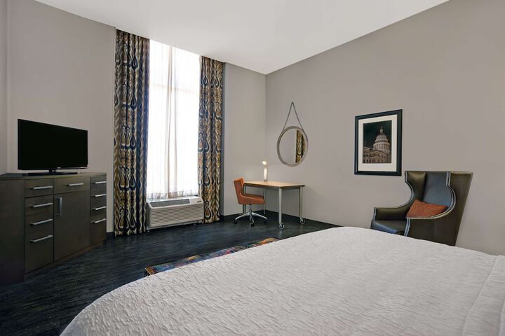 Room 36 of 60