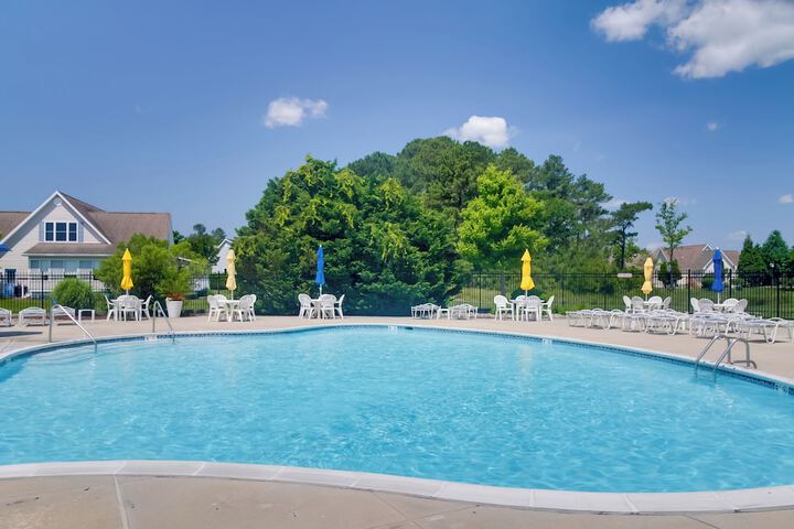 Pool & Bay Access: Serene Ocean View Oasis