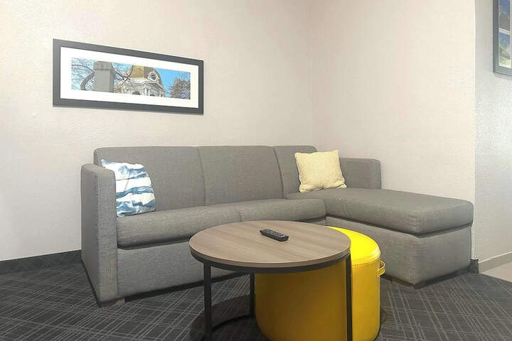 Room 33 of 42