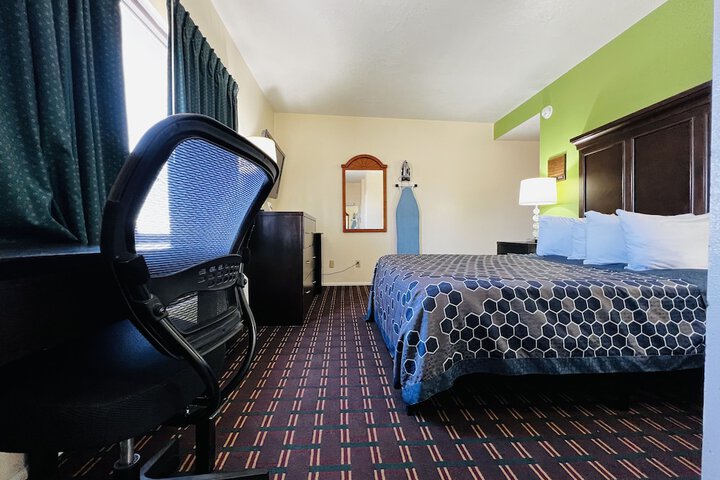 Room 32 of 39