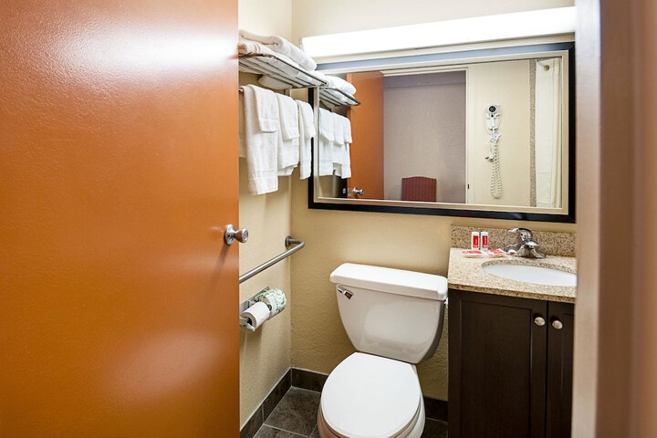 Room 9 of 38