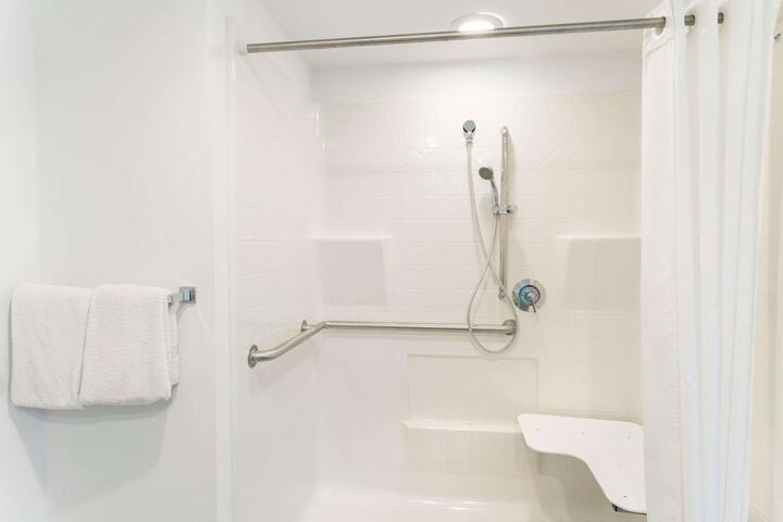 Room 6 of 15