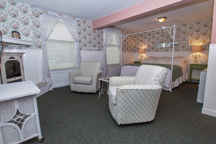 Room 115 of 162