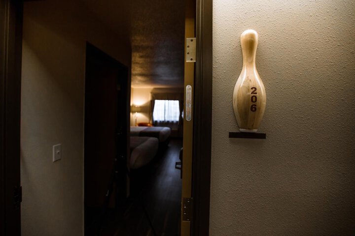 Ten Pin Inn & Suites