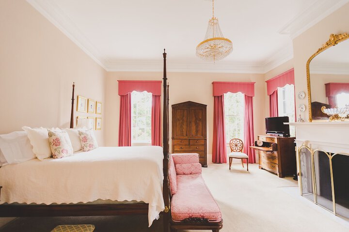 Room 33 of 47