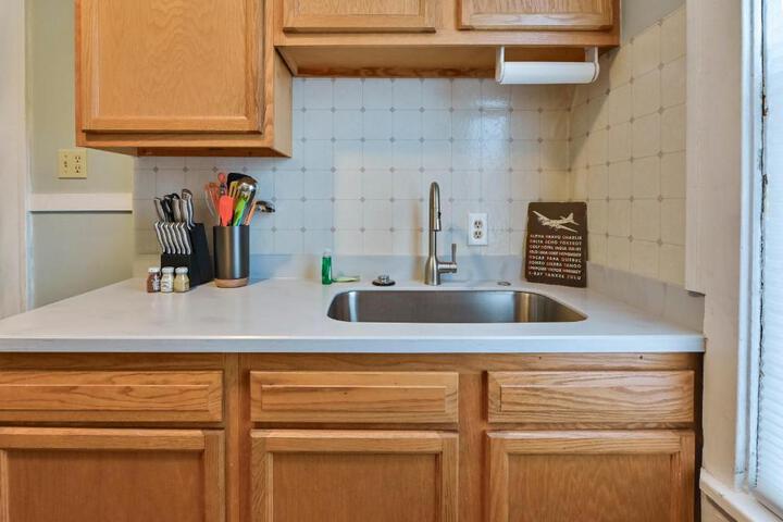 Sr Pilot Earhart Hangar Suite 2 br K & Q, 1 Ba